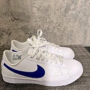 NO BOX!! Lightly Worn Nike Blazer Low (GS) (5Youth)